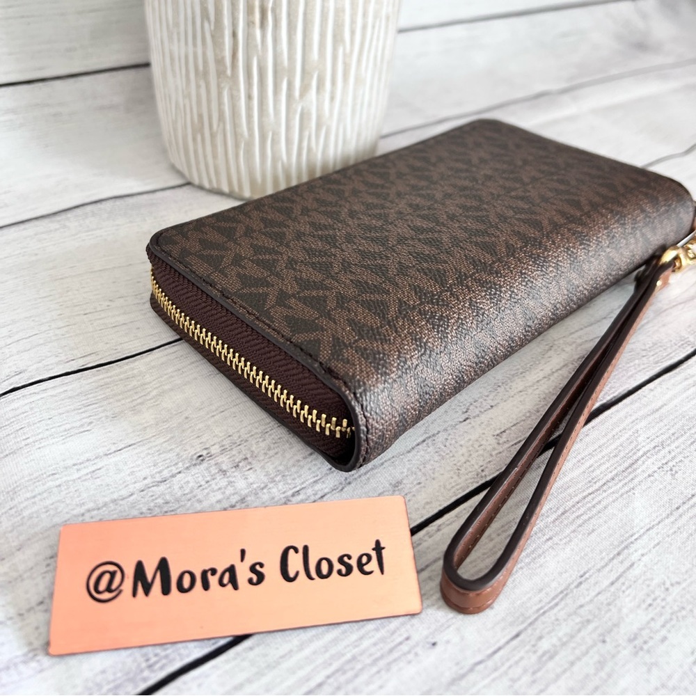 Michael Kors Flat Phone Holder Wallet/Wristlet - Picture 5 of 8